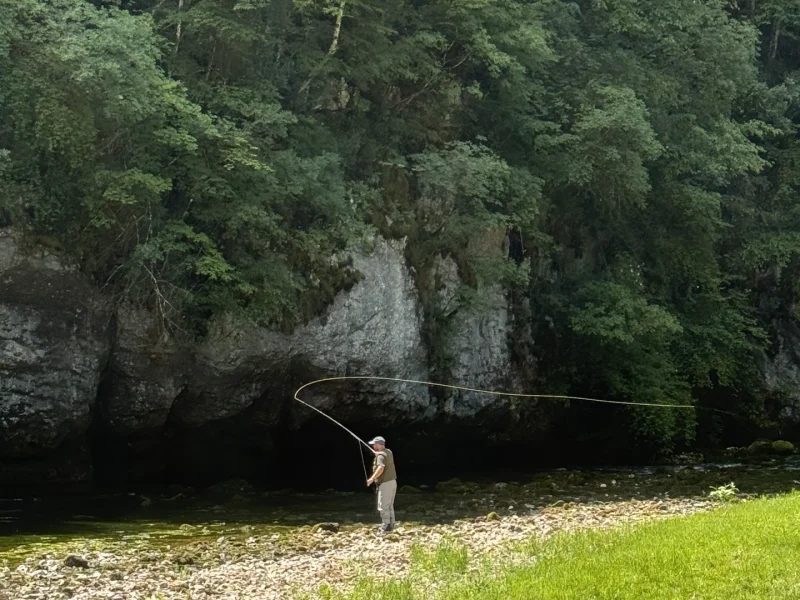 bosnia-angler-casting-rapids