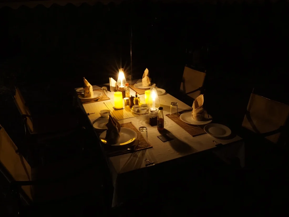 india-table-candlelit-riverside-dinner