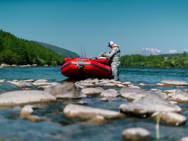 mongolia-angler-red-raft-mountain-river-07