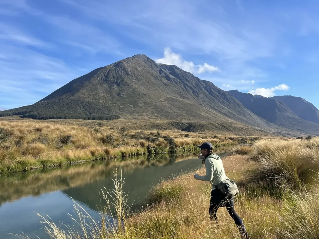 nz-angler-running-tussock-riverbank-078
