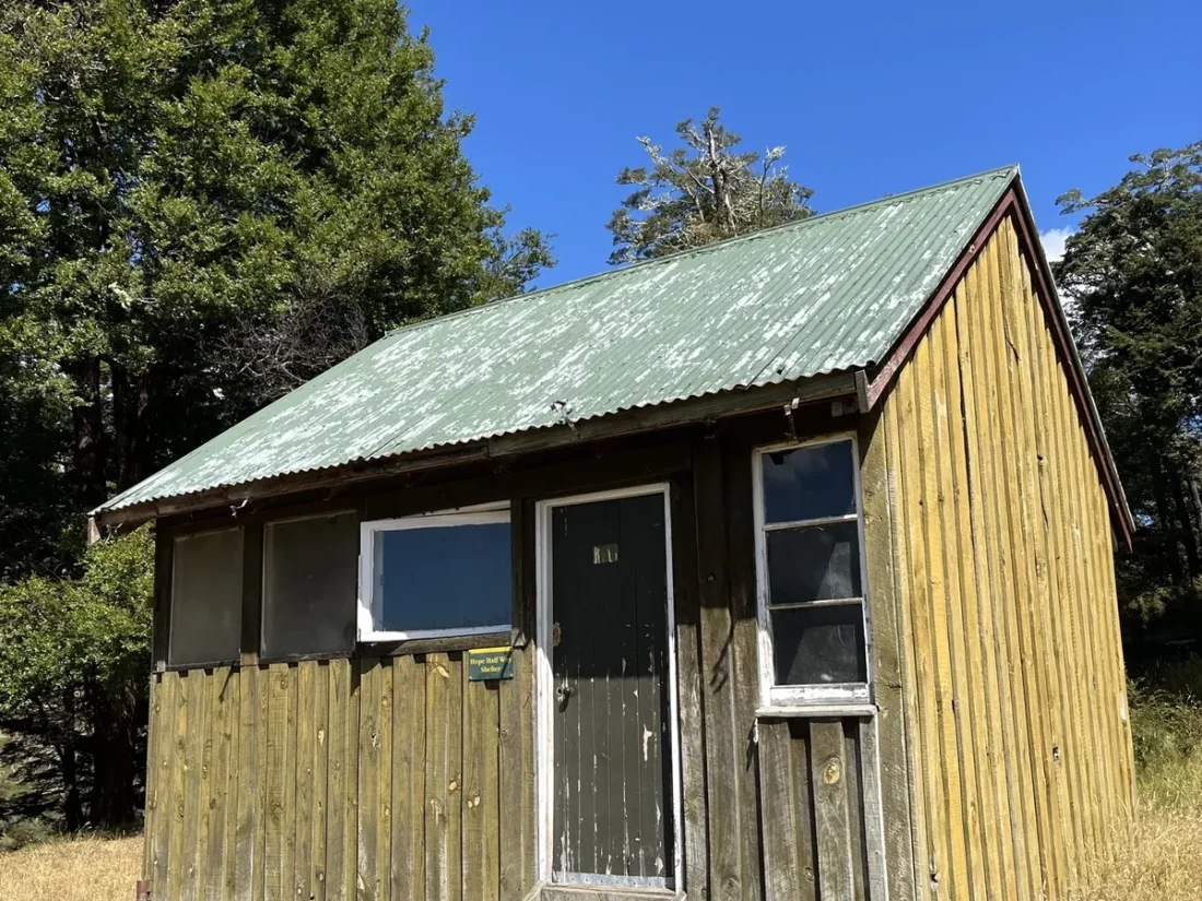 nz-qt-overnight-backcountry-hut